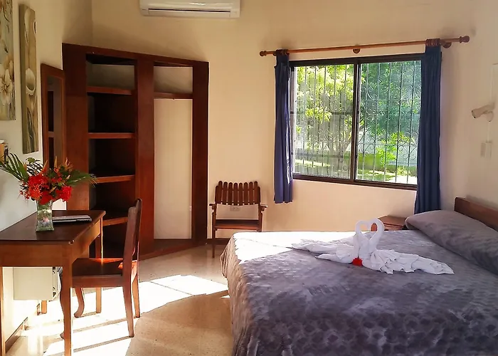 Guacamaya Lodge *