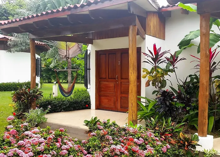 Guacamaya Lodge *