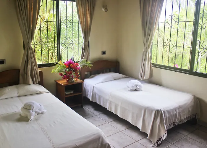 Guacamaya Lodge